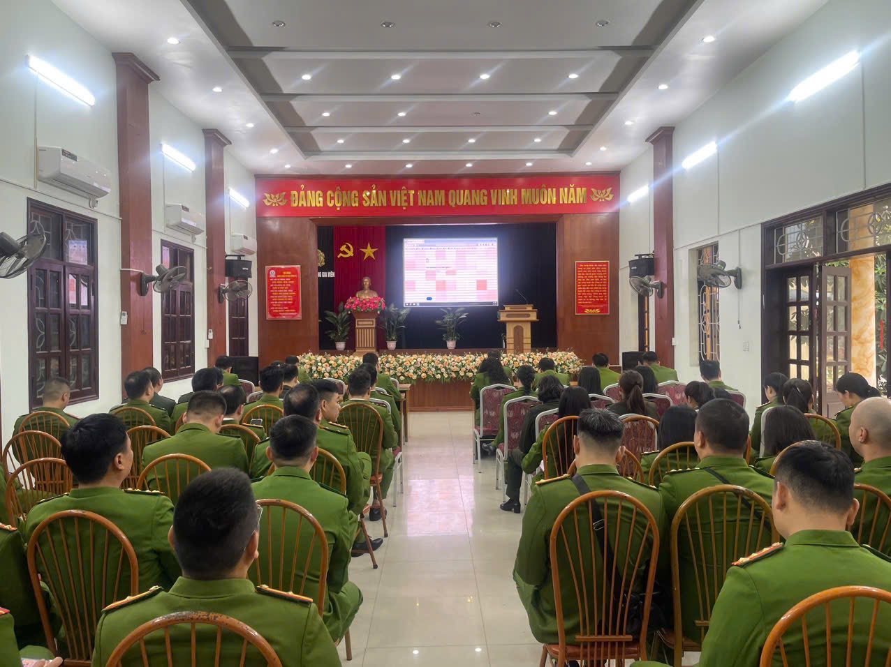 Đảng bộ Công an phường Gia Viên tham gia hội nghị học tập, quán triệt Nghị quyết số 79 và Nghị quyết số 80 của Bộ Chính trị bằng hình thức trực tuyến